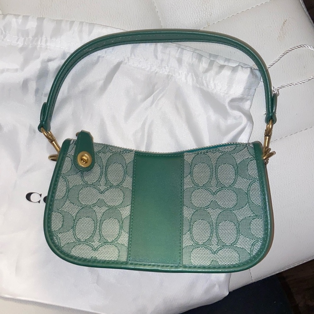 Coach Swinger Bag 20 In Signature Jacquard